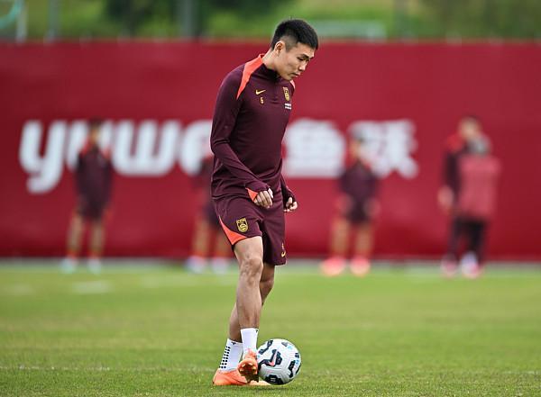 kaiyun-王上源因腰伤缺席球队迪拜拉练 塞鸟已与球队会合